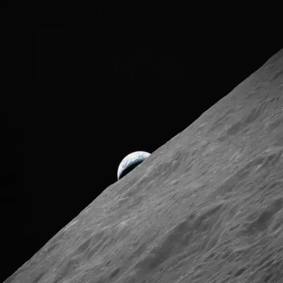 Apollo 17 Earthrise