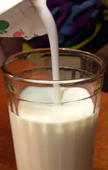 Kefir being poured into a glass.