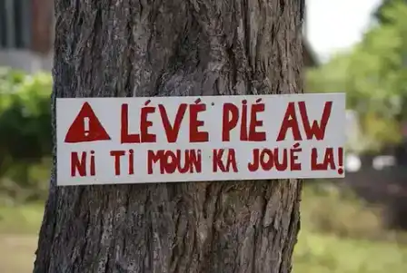 A sign written in Guadeloupean Creole.